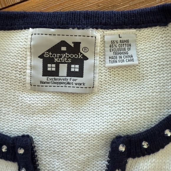 Storybook Knits Cream Starts and Stripes Sweater. Size Large - Picture 6 of 7